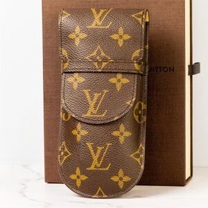 Auth Louis Vuitton Monogram  a lunettes lavel sunGlasses Case great condition!